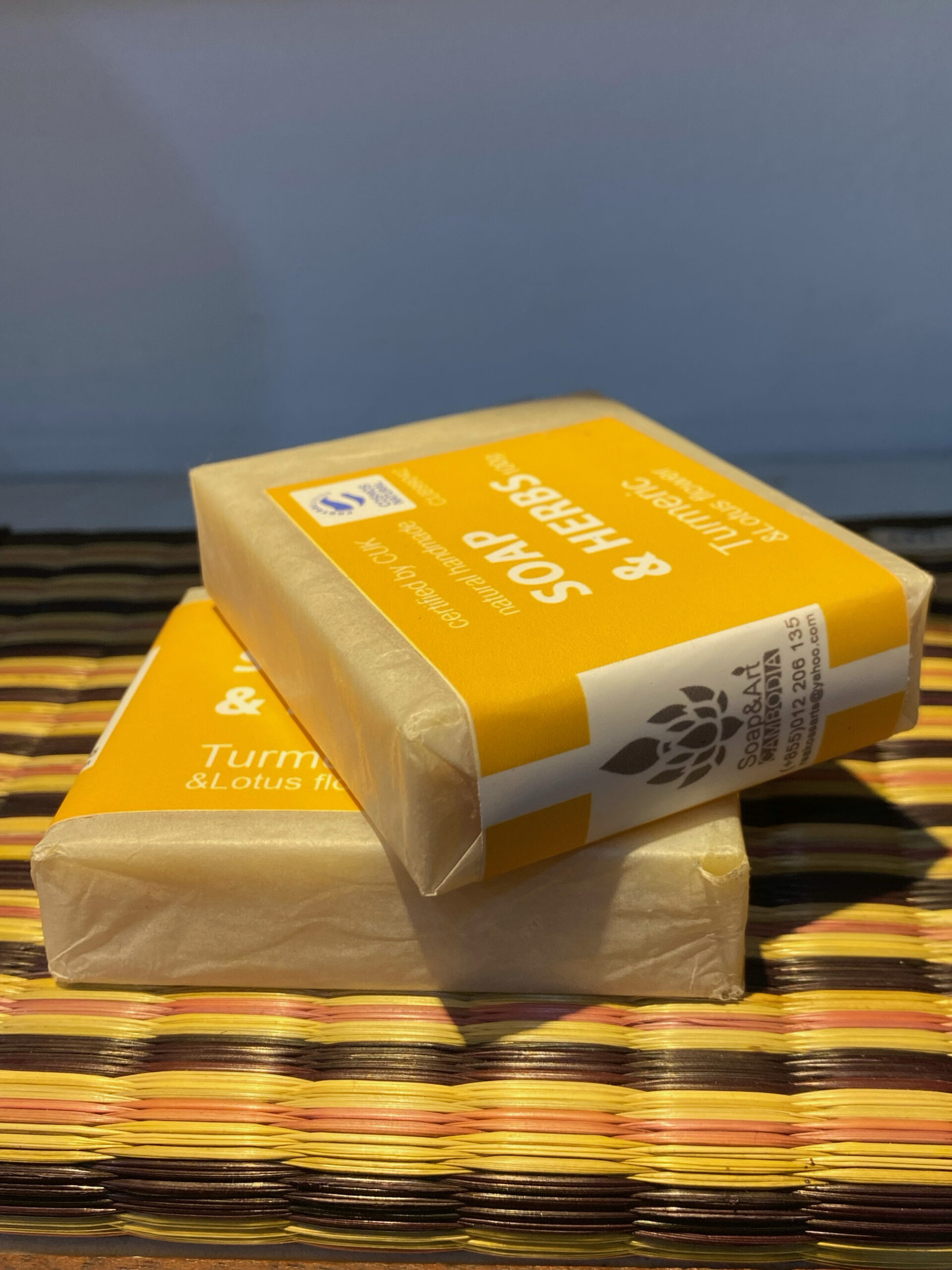 Handcrafted soap turmeric & Lotus flower - សាប៊ូដុំរមៀត និងផ្កាឈូក 100g 2 Handcrafted soap turmeric & Lotus flower - សាប៊ូដុំរមៀត និងផ្កាឈូក 100g - Image 2