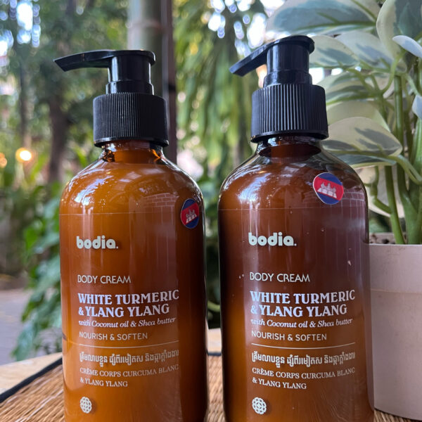 body-lotion-white-turmeric-ylang-ylang-%e1%9e%82%e1%9f%92%e1%9e%9a%e1%9e%b8%e1%9e%98%e1%9e%9b%e1%9e%b6%e1%9e%94%e1%9e%81%e1%9f%92%e1%9e%9b%e1%9e%bd%e1%9e%93%e1%9e%95%e1%9f%92%e1%9e%9f%e1%9f%86