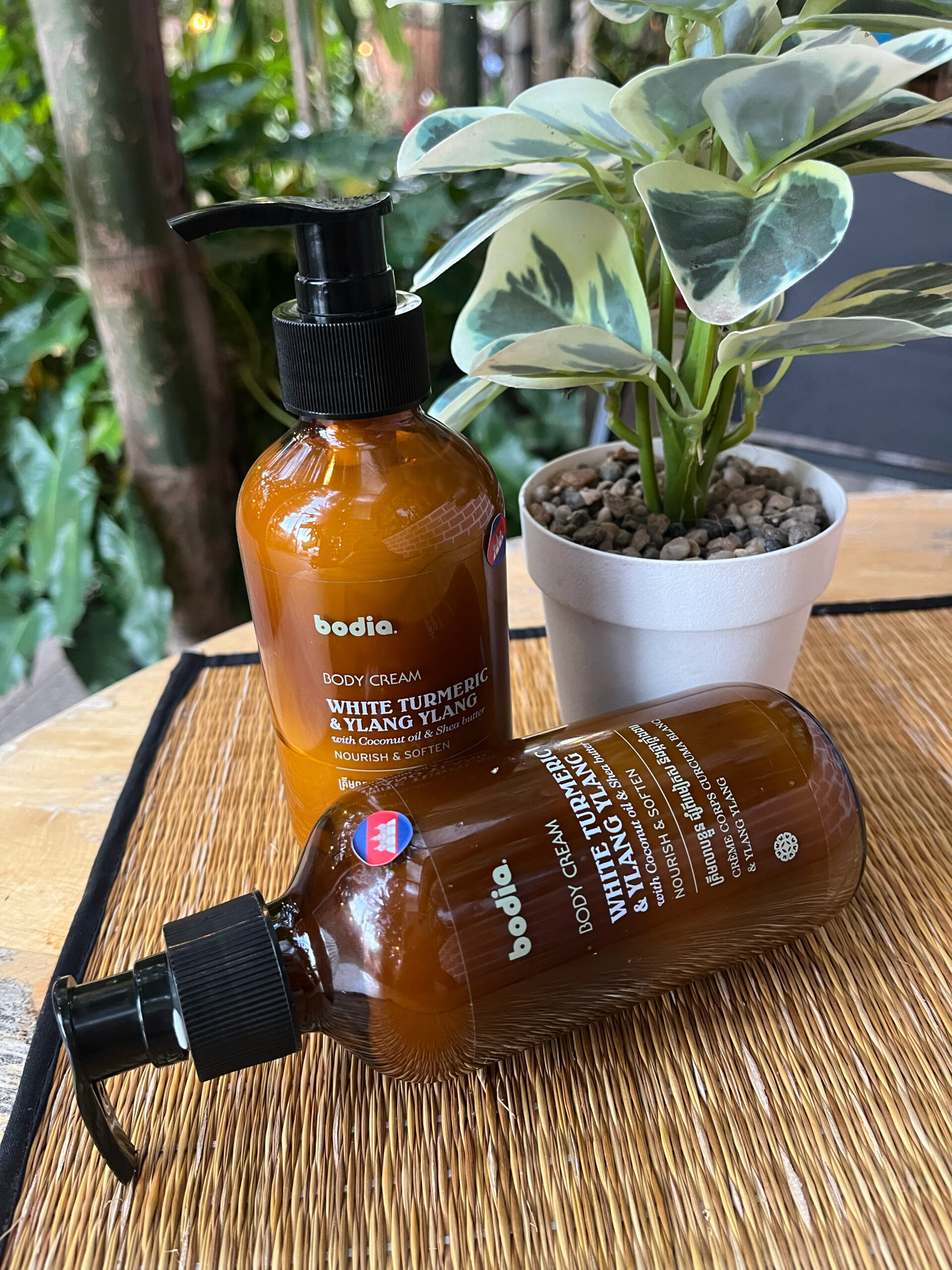 Body Lotion - White Turmeric & Ylang Ylang គ្រីមលាបខ្លួនផ្សំពីរមៀតស និងផ្កាក្ដាំងងារ 240ml 2 Body Lotion - White Turmeric & Ylang Ylang គ្រីមលាបខ្លួនផ្សំពីរមៀតស និងផ្កាក្ដាំងងារ 240ml - Image 2