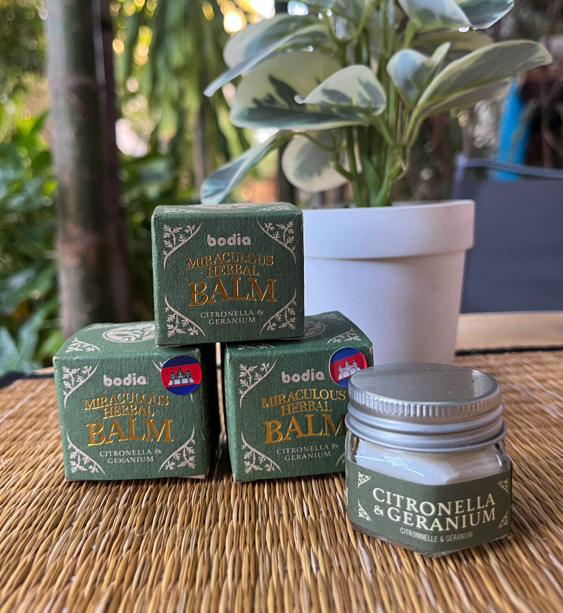 miraculous-herbal-balm-citronella-geranium-%e1%9e%94%e1%9f%92%e1%9e%9a%e1%9f%81%e1%9e%84%e1%9e%80%e1%9e%bc%e1%9e%a1%e1%9e%b6-15ml