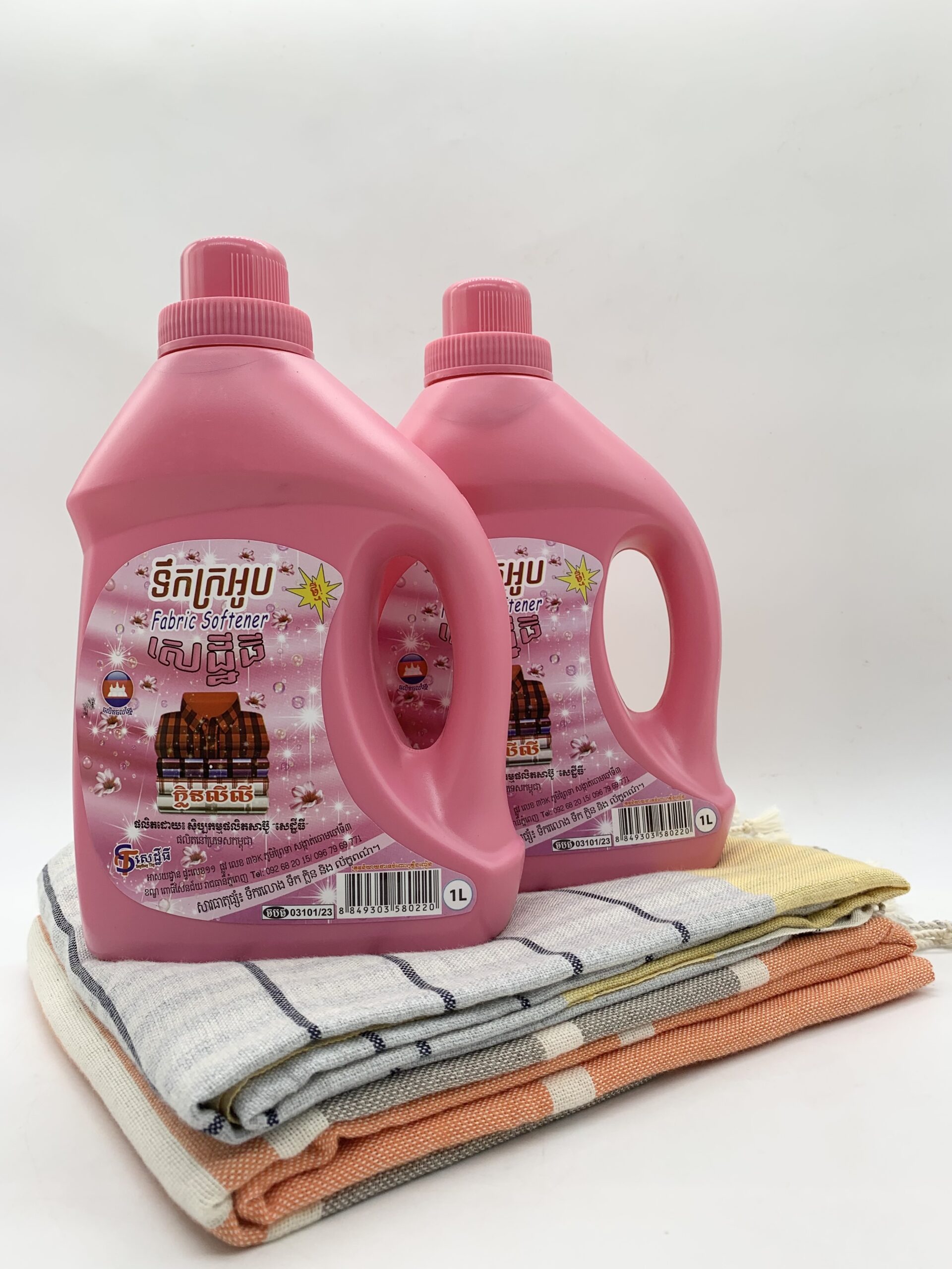 Fabric Softener lyly - ទឹកក្រអូបសេដ្ឋីធី ក្លិនលីលី 1L 3 Fabric Softener lyly - ទឹកក្រអូបសេដ្ឋីធី ក្លិនលីលី 1L - Image 3