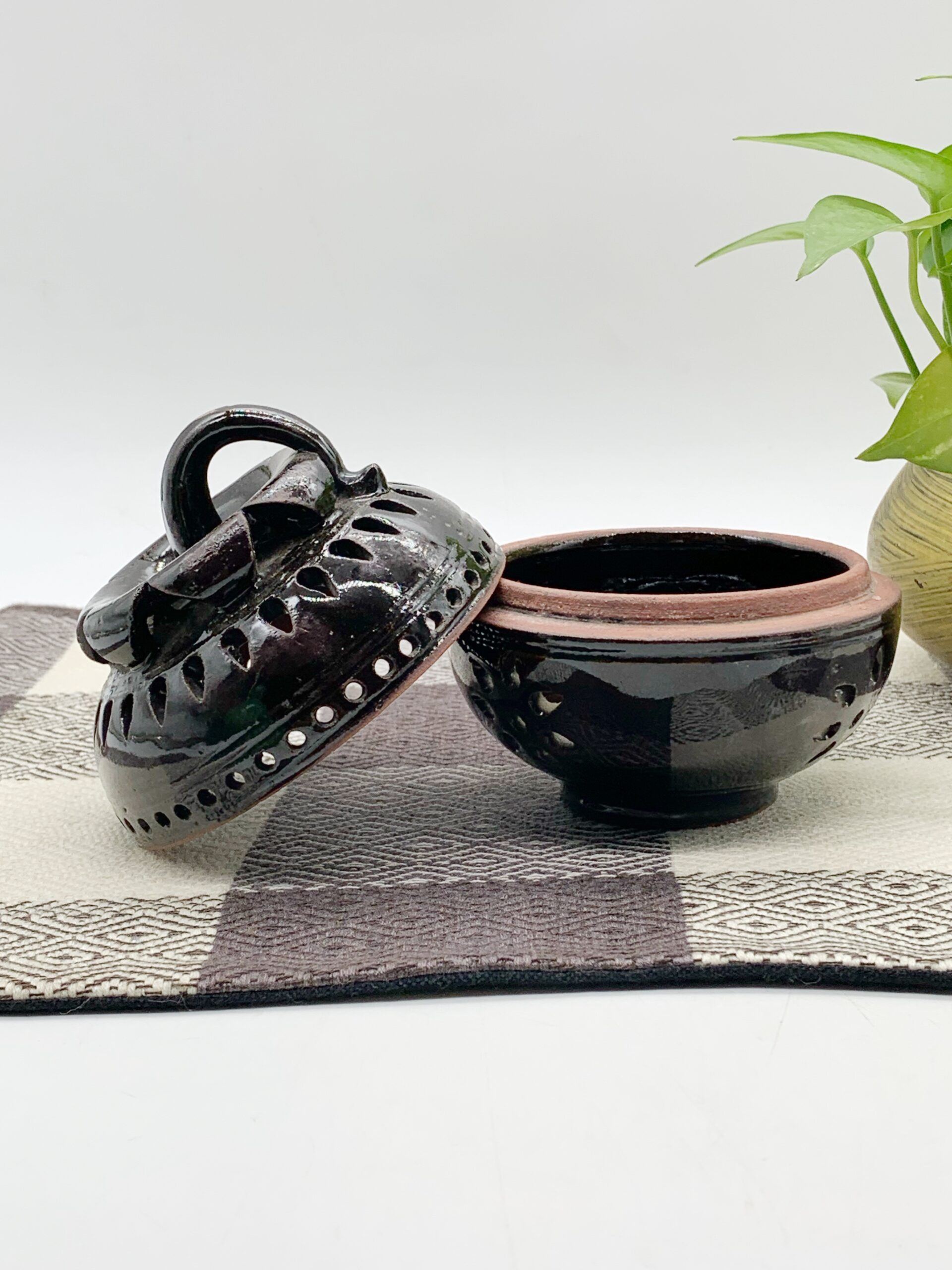 ceramics-candle-burner-%e1%9e%8a%e1%9e%bb%e1%9e%8f%e1%9e%91%e1%9f%80%e1%9e%93%e1%9e%80%e1%9e%8e%e1%9f%92%e1%9e%8f%e1%9e%b6%e1%9e%9bm