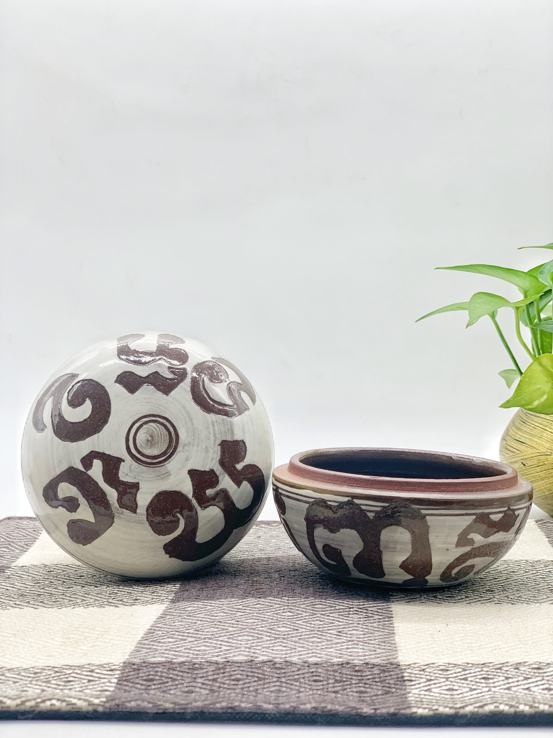 ceramics-khmer-alphabet-box-%e1%9e%94%e1%9f%92%e1%9e%9a%e1%9e%a2%e1%9e%94%e1%9f%8b%e1%9e%a2%e1%9e%80%e1%9f%92%e1%9e%9f%e1%9e%9a%e1%9e%81%e1%9f%92%e1%9e%98%e1%9f%82%e1%9e%9a