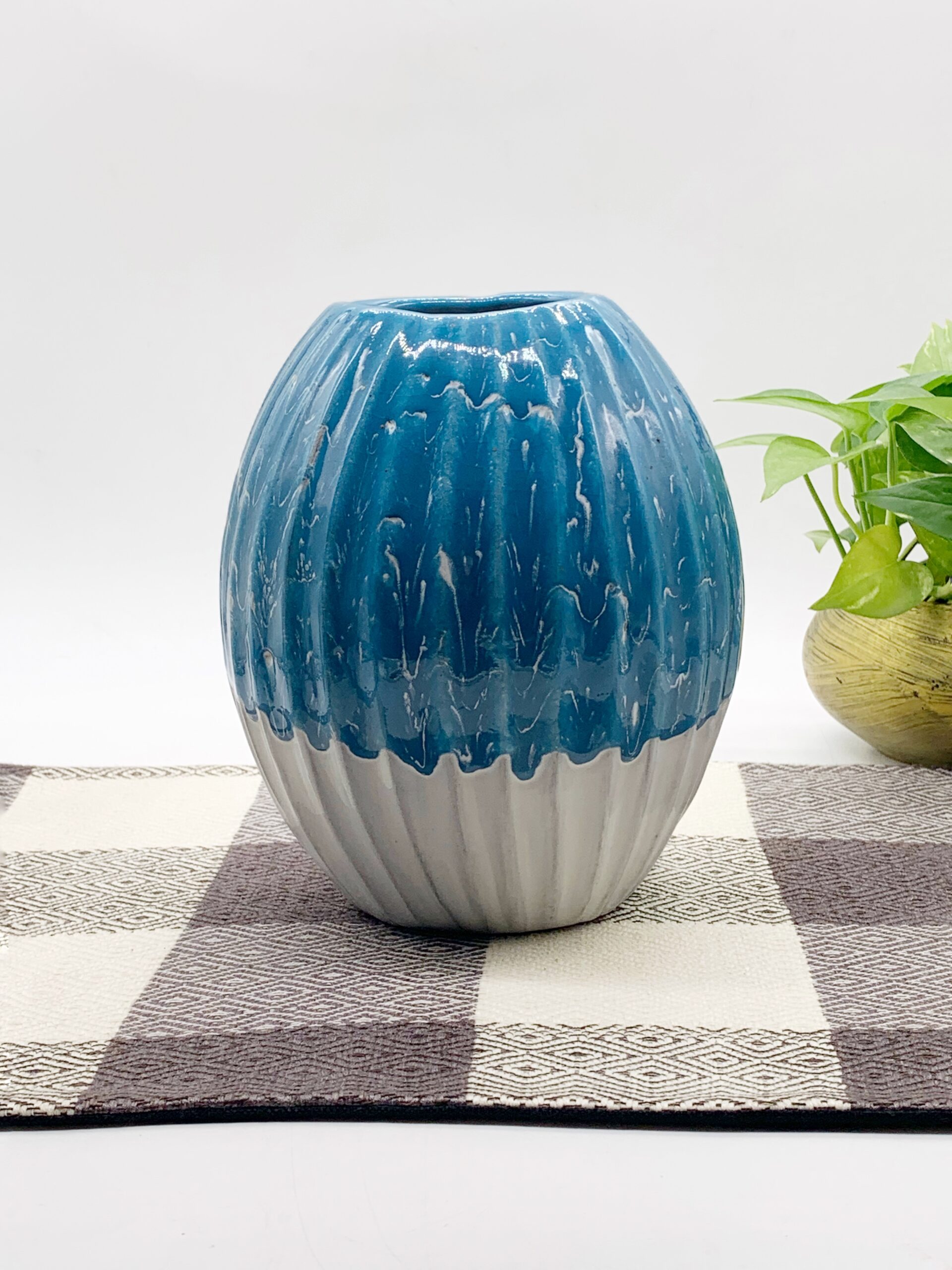ceramics-round-vase-kbach-%e1%9e%90%e1%9e%bc%e1%9e%95%e1%9f%92%e1%9e%80%e1%9e%b6%e1%9e%98%e1%9e%bc%e1%9e%9b