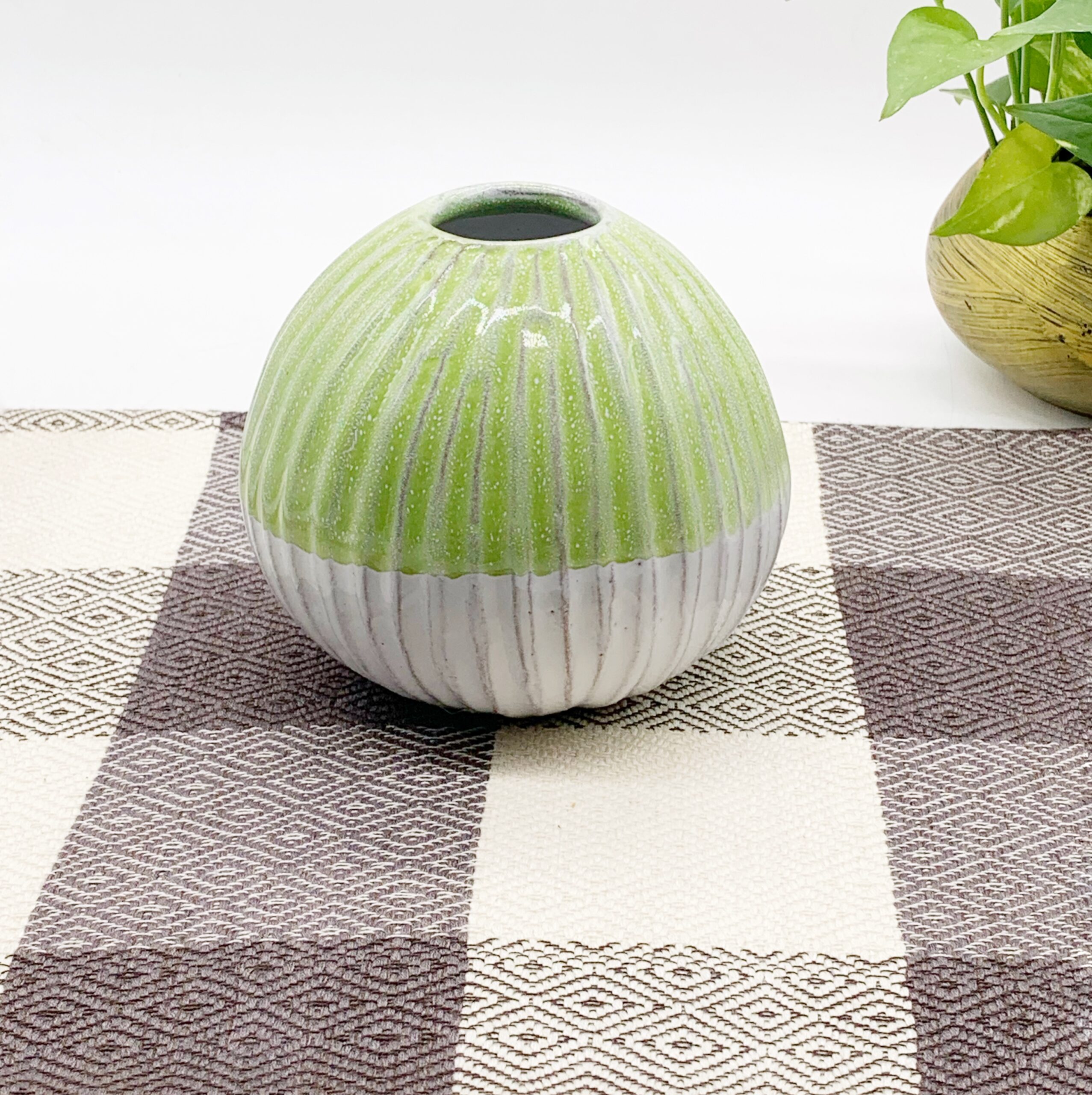 ceramics-round-vase-%e1%9e%90%e1%9e%bc%e1%9e%95%e1%9f%92%e1%9e%80%e1%9e%b6%e1%9e%98%e1%9e%bc%e1%9e%9bl