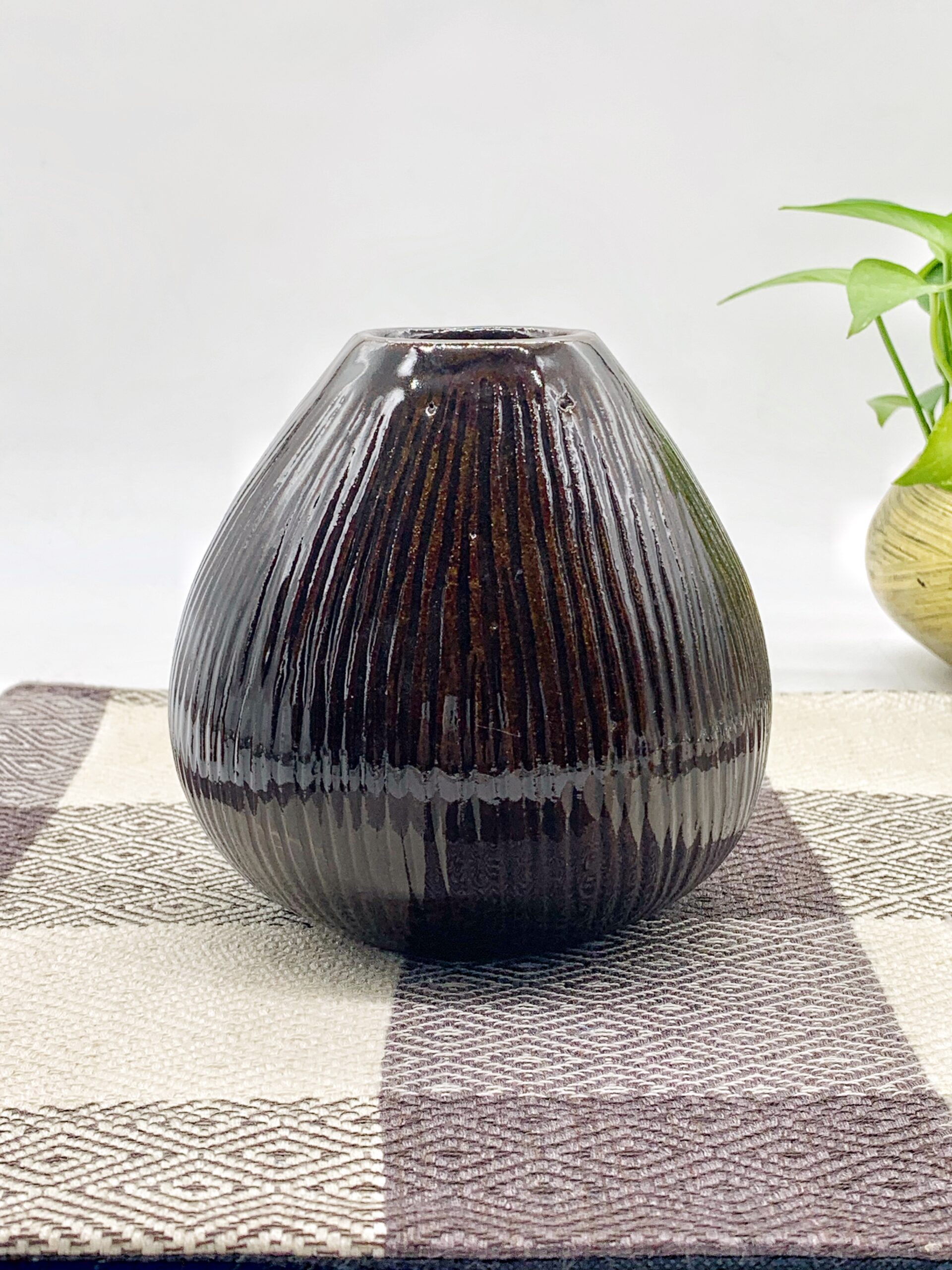 ceramics-round-vase-%e1%9e%90%e1%9e%bc%e1%9e%95%e1%9f%92%e1%9e%80%e1%9e%b6%e1%9e%98%e1%9e%bc%e1%9e%9bm