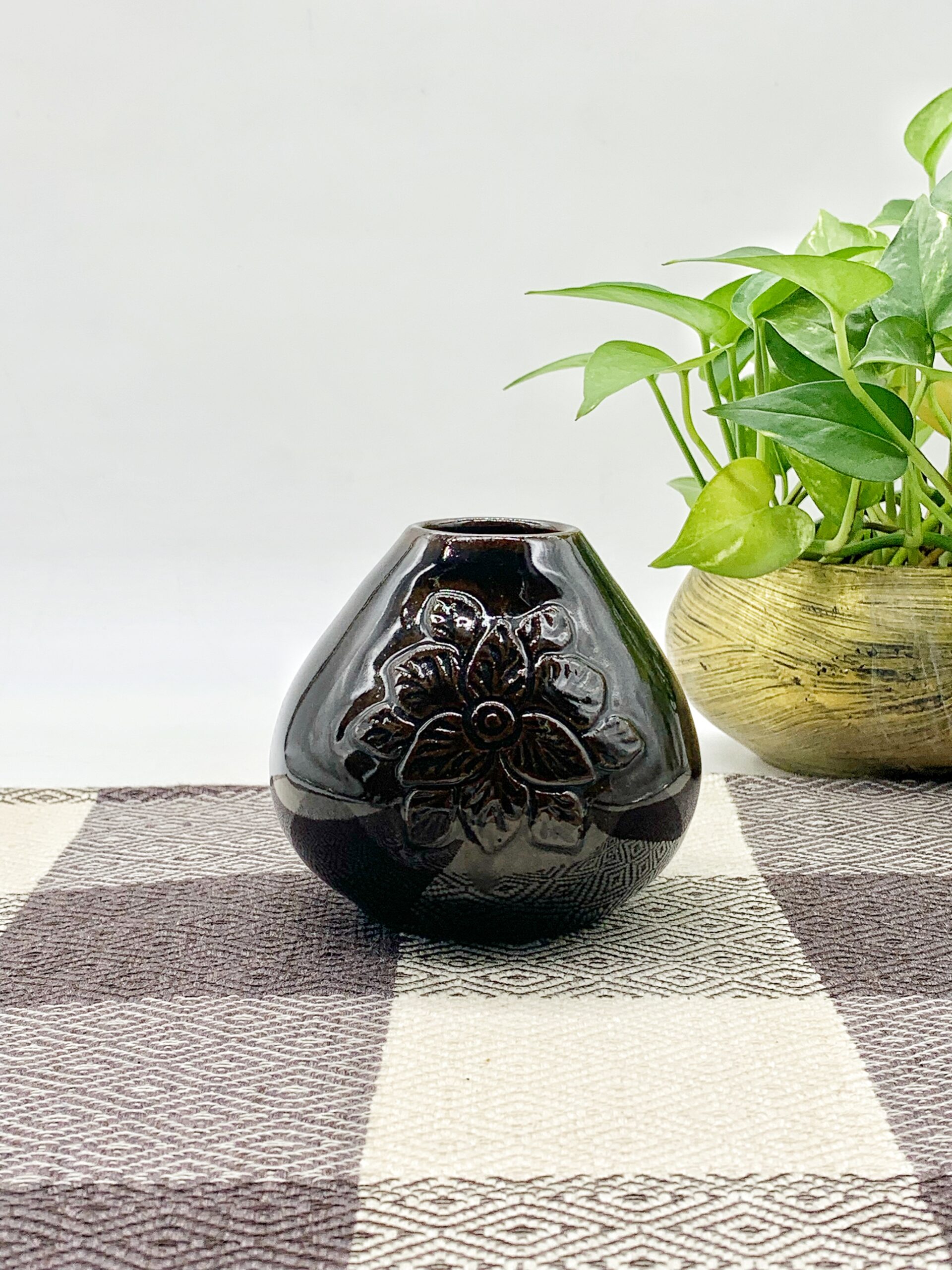 ceramics-round-vase-%e1%9e%90%e1%9e%bc%e1%9e%95%e1%9f%92%e1%9e%80%e1%9e%b6%e1%9e%98%e1%9e%bc%e1%9e%9b-s